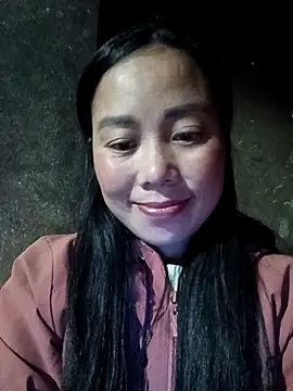 Snapshot of Chloe-ee chatting on 12-17-25, 12:38 Chloe-ee online show from 12-17-25, 12:38