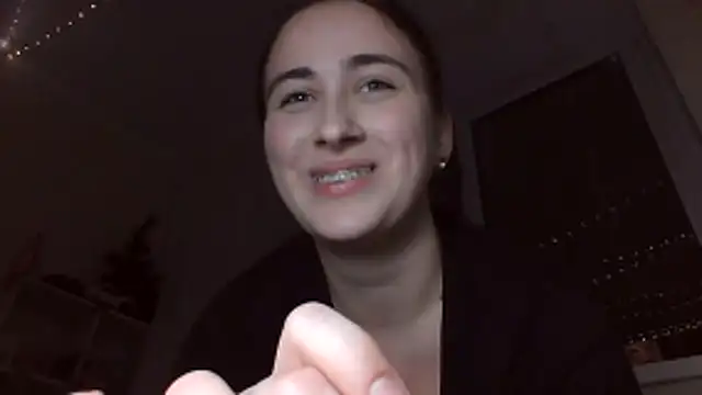 Snapshot of moonhigl chatting on 12-17-25, 06:25 moonhigl online show from 12-17-25, 06:25