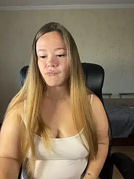 CaramelleSugarr online show from 07-18-26, 05:17