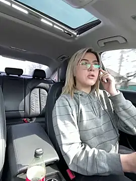 Snapshot of Roxi_Joy chatting on 03-23-26, 10:52 Roxi Joy online show from 03-23-26, 10:52