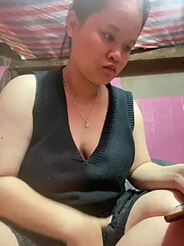 Snapshot of Thanhhuyen001 chatting on 12-21-25, 05:14 Thanhhuyen001 online show from 12-21-25, 05:14