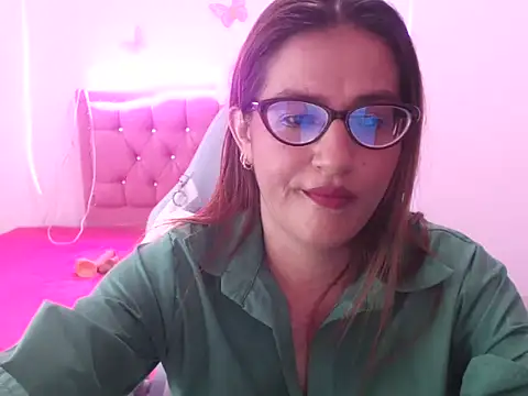 Snapshot of NathyVega chatting on 12-18-25, 02:06 NathyVega online show from 12-18-25, 02:06