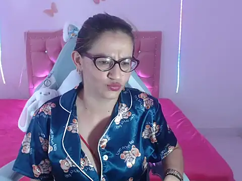 Snapshot of NathyVega chatting on 12-20-25, 02:07 NathyVega online show from 12-20-25, 02:07