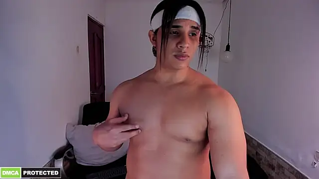 Snapshot of latinboyfit chatting on 02-24-26, 04:43 latinboyfit online show from 02-24-26, 04:43