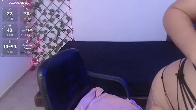 Snapshot of latin_mommy_ chatting on 12-20-25, 01:40 latin mommy online show from 12-20-25, 01:40