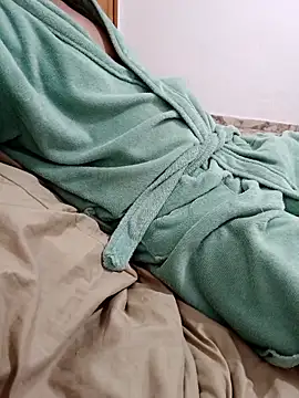 Snapshot of HotJXS chatting on 12-17-25, 02:06 HotJXS online show from 12-17-25, 02:06