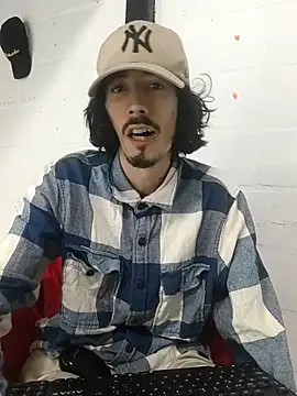 Snapshot of sk8-boy chatting on 05-07-26, 04:12 sk8-boy online show from 05-07-26, 04:12