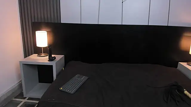 Snapshot of PamelaRed_ chatting on 12-17-25, 07:53 PamelaRed online show from 12-17-25, 07:53