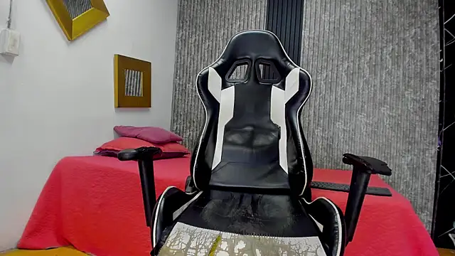 Snapshot of King_BBC09 chatting on 12-18-25, 08:48 King BBC09 online show from 12-18-25, 08:48