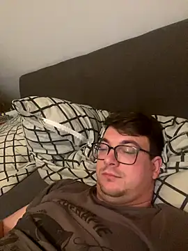 Snapshot of domigeil10 chatting on 12-16-25, 09:20 domigeil10 online show from 12-16-25, 09:20