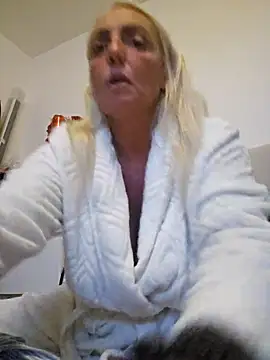 Snapshot of theblondecocklover chatting on 07-19-26, 10:24 theblondecocklover online show from 07-19-26, 10:24