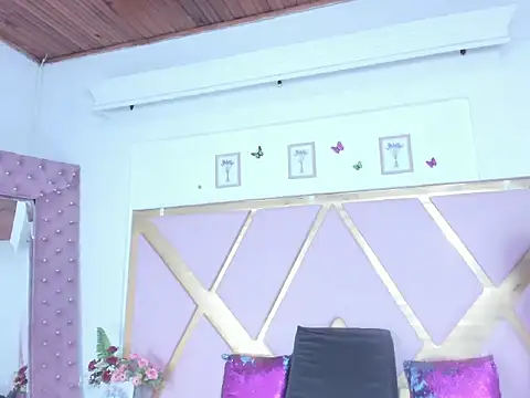 ShantallFoxxie online show from 12-21-25, 12:45