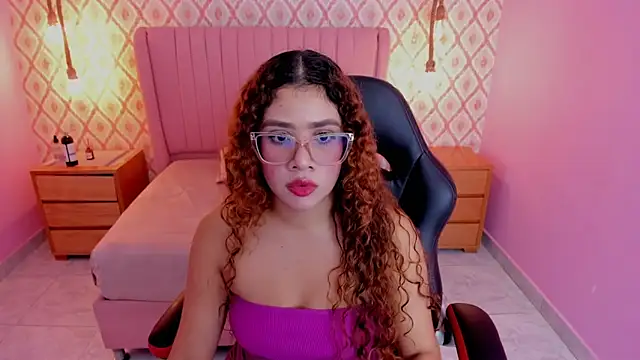 SIENNA FOX4 online show from 03-26-26, 12:44