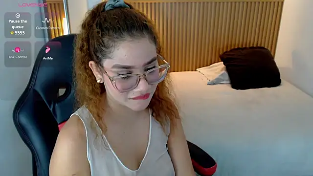 SIENNA FOX4 online show from 05-06-26, 01:05