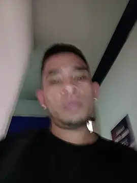 Snapshot of Gloryholeroom chatting on 12-19-25, 07:43 Gloryholeroom online show from 12-19-25, 07:43