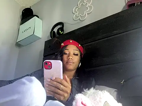 Ahlanacherae creamz online show from 12-20-25, 08:05