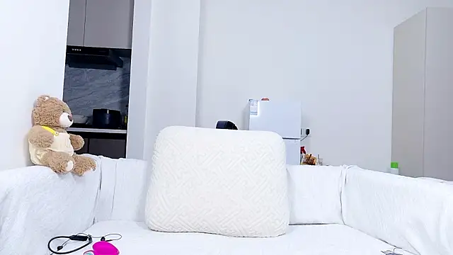 xinxinchuxin661 online show from 02-12-26, 02:12