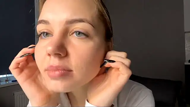 AliceQueenGirl online show from 01-14-26, 12:22