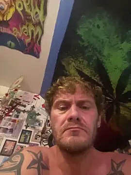 Snapshot of southernhelle chatting on 12-19-25, 01:23 southernhelle online show from 12-19-25, 01:23