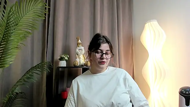 SuzieAllery online show from 12-18-25, 10:32