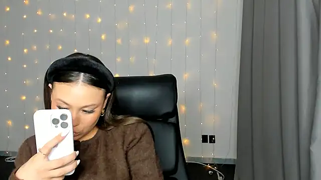 Snapshot of ArnitaAsma chatting on 12-18-25, 03:51 ArnitaAsma online show from 12-18-25, 03:51