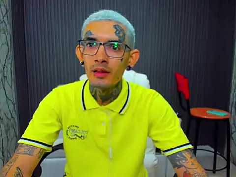 Snapshot of Boy_tatto77 chatting on 12-17-25, 08:26 Boy tatto77 online show from 12-17-25, 08:26