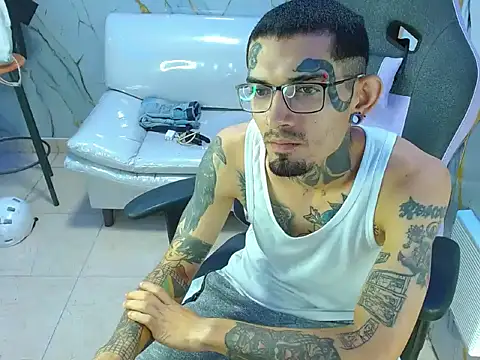 Snapshot of Boy_tatto77 chatting on 04-25-26, 01:41 Boy tatto77 online show from 04-25-26, 01:41