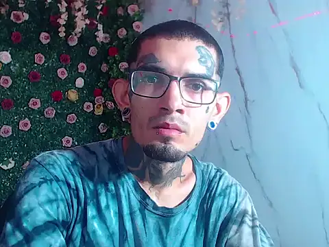 Snapshot of Boy_tatto77 chatting on 04-29-26, 01:15 Boy tatto77 online show from 04-29-26, 01:15