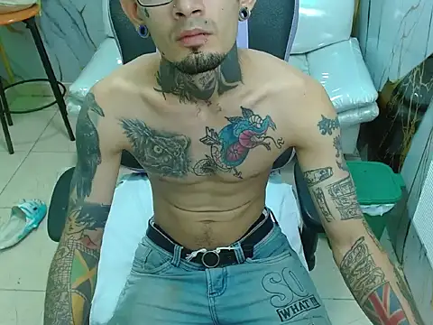 Snapshot of Boy_tatto77 chatting on 05-04-26, 12:01 Boy tatto77 online show from 05-04-26, 12:01