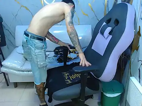 Snapshot of Boy_tatto77 chatting on 05-10-26, 11:37 Boy tatto77 online show from 05-10-26, 11:37