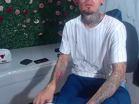 Snapshot of Boy_tatto77 chatting on 05-12-26, 03:42 Boy tatto77 online show from 05-12-26, 03:42