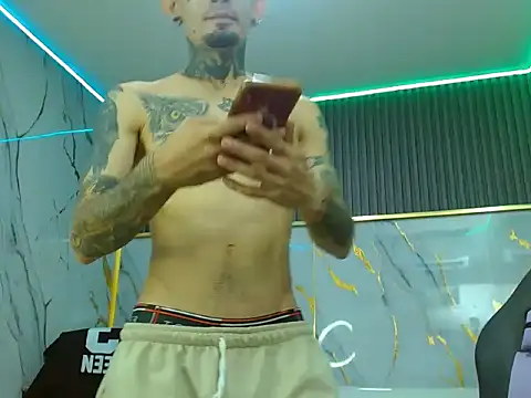 Snapshot of Boy_tatto77 chatting on 05-17-26, 01:25 Boy tatto77 online show from 05-17-26, 01:25