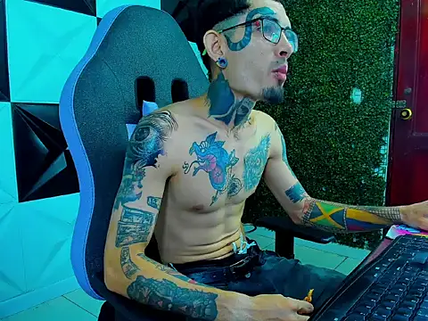 Snapshot of Boy_tatto77 chatting on 05-27-26, 12:02 Boy tatto77 online show from 05-27-26, 12:02