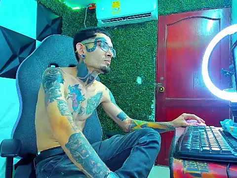 Snapshot of Boy_tatto77 chatting on 05-30-26, 12:30 Boy tatto77 online show from 05-30-26, 12:30