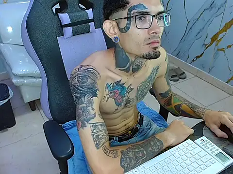 Snapshot of Boy_tatto77 chatting on 05-31-26, 12:23 Boy tatto77 online show from 05-31-26, 12:23