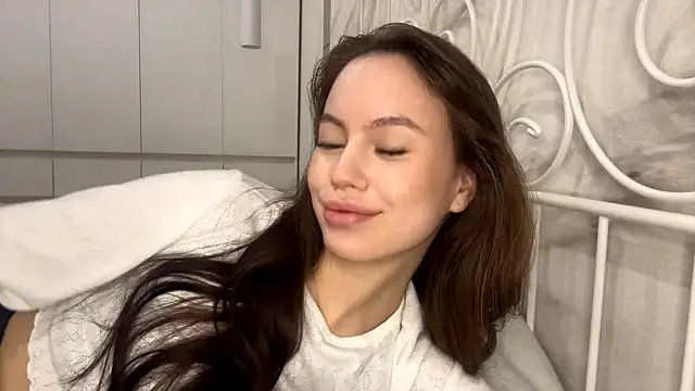 Snapshot of KitCerveny chatting on 12-19-25, 07:26 KitCerveny online show from 12-19-25, 07:26