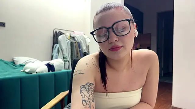 Snapshot of PassionPie chatting on 12-19-25, 06:26 PassionPie online show from 12-19-25, 06:26