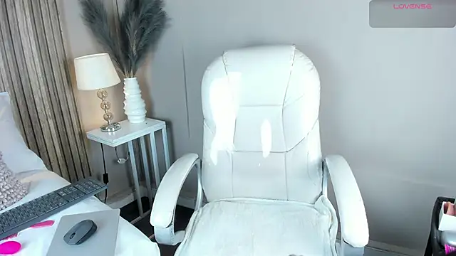 FiorelaSton online show from 01-18-26, 04:05