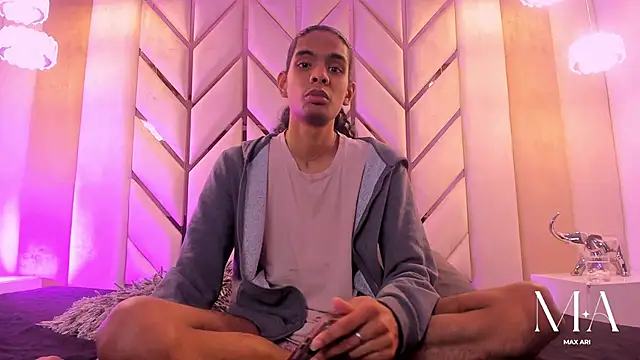 Snapshot of Max_Ari chatting on 01-13-26, 03:45 Max Ari online show from 01-13-26, 03:45