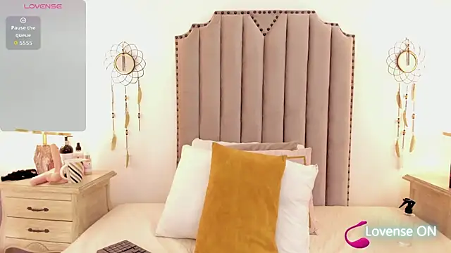 amber  ferrera online show from 04-11-26, 07:45