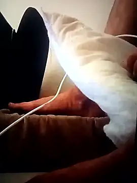 Snapshot of cazzigrossi23 chatting on 12-18-25, 02:45 cazzigrossi23 online show from 12-18-25, 02:45