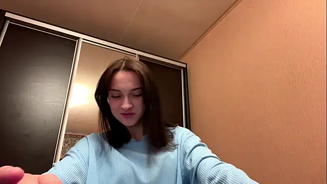 Snapshot of TinyLisa chatting on 12-21-25, 06:53 TinyLisa online show from 12-21-25, 06:53