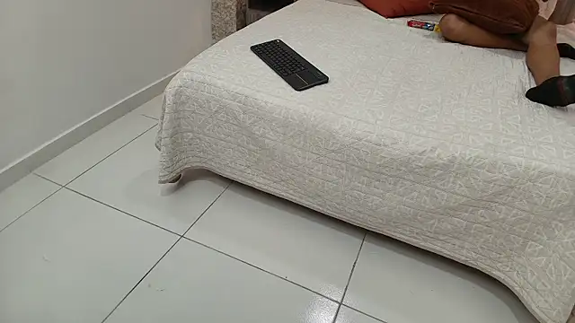 Snapshot of zoe_bermudez chatting on 12-18-25, 01:28 zoe bermudez online show from 12-18-25, 01:28