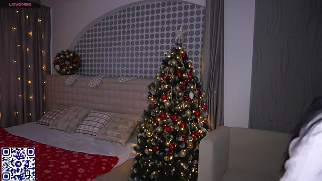 Snapshot of DeliaLoma chatting on 01-15-26, 05:56 DeliaLoma online show from 01-15-26, 05:56