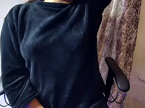 Snapshot of _Mystic_Moon chatting on 12-21-25, 10:33 Mystic Moon online show from 12-21-25, 10:33