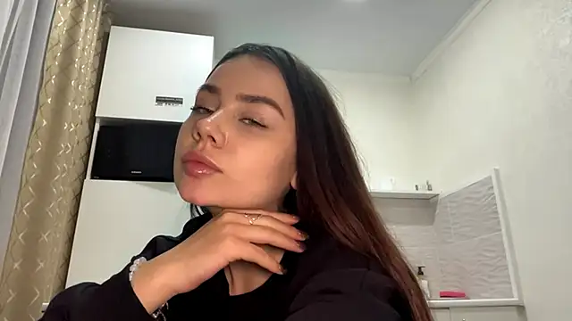 Snapshot of MiloyNoir chatting on 12-21-25, 06:15 MiloyNoir online show from 12-21-25, 06:15