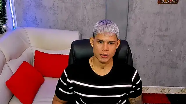 Snapshot of oruz_stud chatting on 12-19-25, 01:07 oruz stud online show from 12-19-25, 01:07