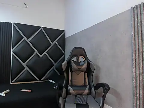 Snapshot of Roxana-01 chatting on 01-07-26, 12:24 Roxana-01 online show from 01-07-26, 12:24