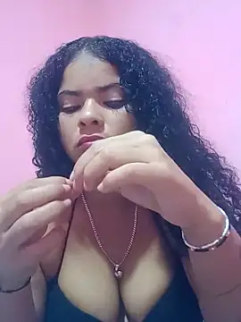 Snapshot of Fresa235 chatting on 12-19-25, 04:30 Fresa235 online show from 12-19-25, 04:30