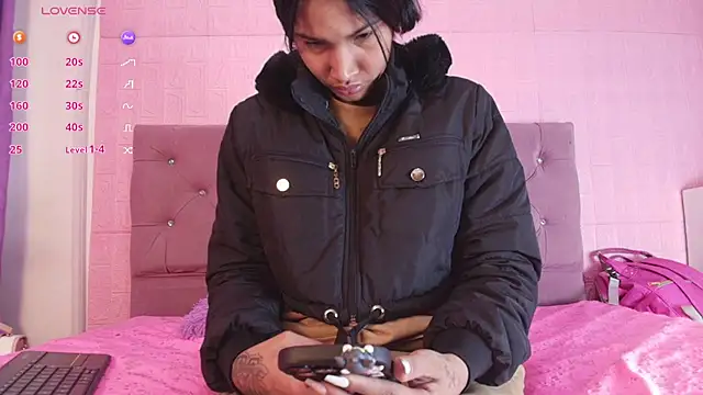 Snapshot of Skinny_FullDirty chatting on 01-12-26, 12:54 Skinny FullDirty online show from 01-12-26, 12:54